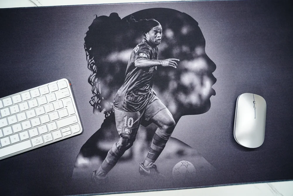 Ronaldinho Barcelona desk mat with keyboard and mouse placed on the surface, showing usable space for daily work and smooth control